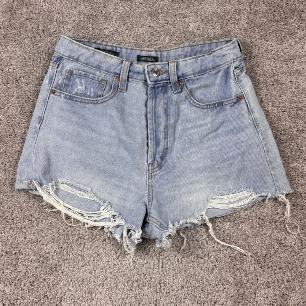 Wild Fable Womens Light Wash High Rise Distressed Cutoff Denim Shorts Size 4